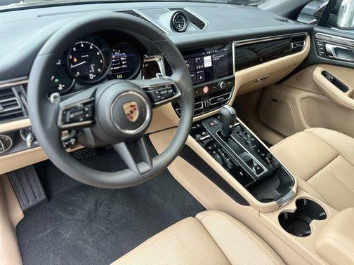 2025 Porsche Macan AWD