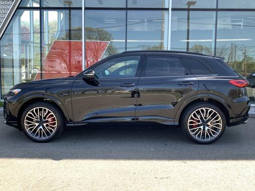 Mythos Black Metallic 2026 Audi SQ5 3.0T Premium Plus