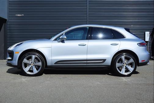 Dolomite Silver Metallic 2026 Porsche Macan Macan