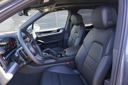 Vanadium Grey Metallic 2026 Porsche Cayenne Cayenne