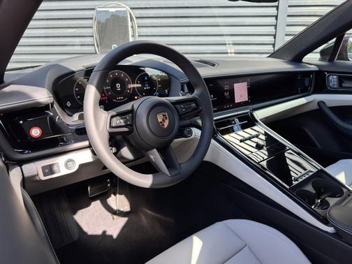 2025 Porsche Panamera 4