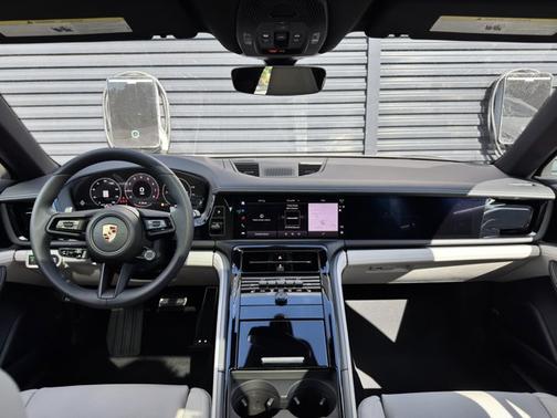 2025 Porsche Panamera 4