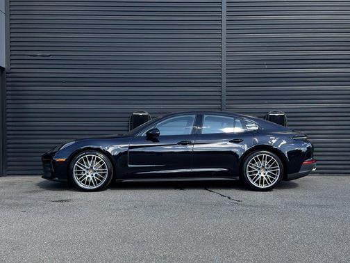 2025 Porsche Panamera 4