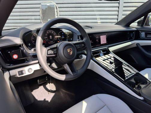 2025 Porsche Panamera 4