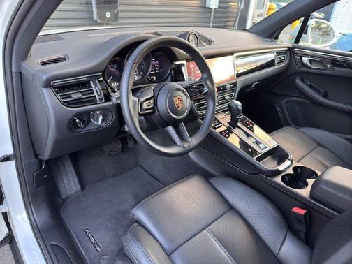 2024 Porsche Macan Base