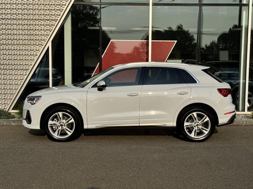2024 Audi Q3 Premium 45 TFSI S line quattro Tiptronic