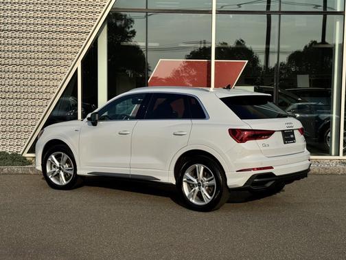 2024 Audi Q3 Premium 45 TFSI S line quattro Tiptronic