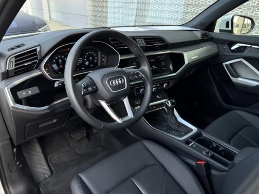 2024 Audi Q3 Premium 45 TFSI S line quattro Tiptronic