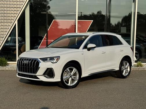 2024 Audi Q3 Premium 45 TFSI S line quattro Tiptronic