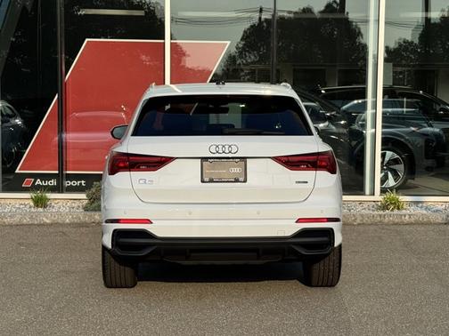 2024 Audi Q3 Premium 45 TFSI S line quattro Tiptronic