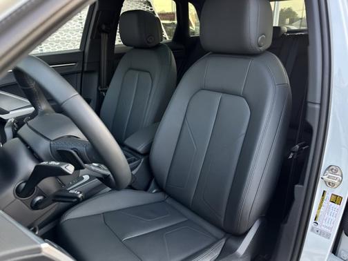 2024 Audi Q3 Premium 45 TFSI S line quattro Tiptronic