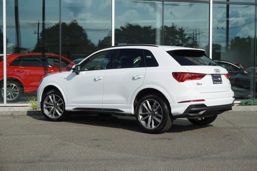 2025 Audi Q3 Premium 45 TFSI S line quattro Tiptronic