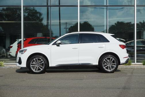 2025 Audi Q3 Premium 45 TFSI S line quattro Tiptronic