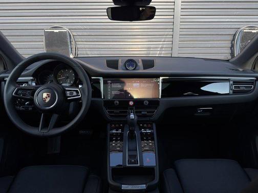 2025 Porsche Macan AWD