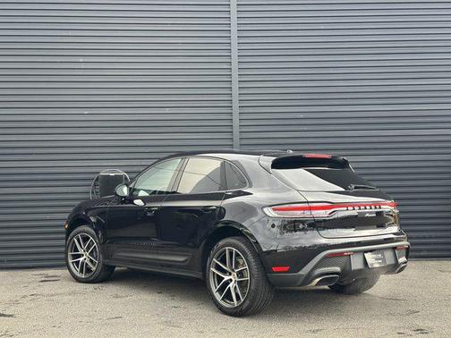 2025 Porsche Macan AWD