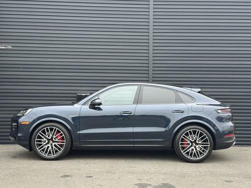 Algarve Blue Metallic 2026 Porsche Cayenne Cayenne S E-Hybrid
