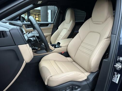 Algarve Blue Metallic 2026 Porsche Cayenne Cayenne S E-Hybrid