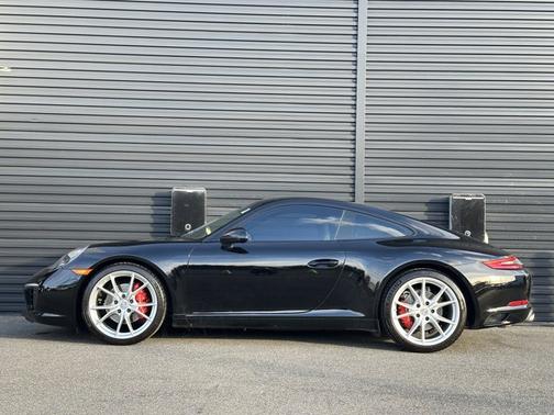 2018 Porsche 911 Carrera