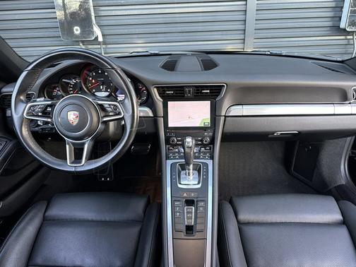 2018 Porsche 911 Carrera