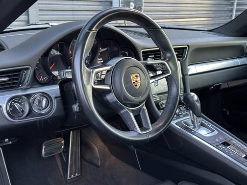 2018 Porsche 911 Carrera