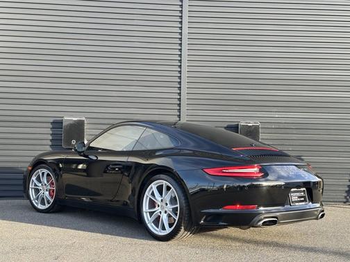 2018 Porsche 911 Carrera