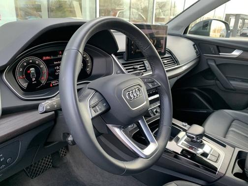 2023 Audi Q5 45 S line Premium Plus