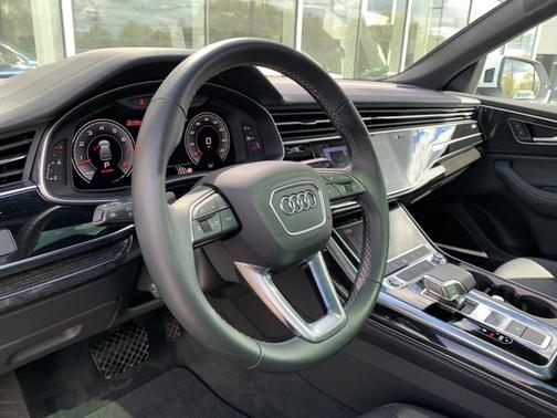 Glacier White Metallic 2025 Audi Q8 55 Premium Plus