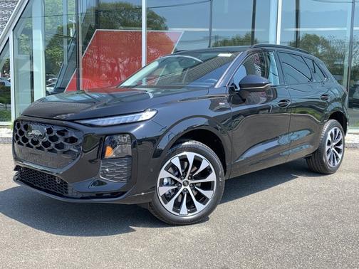 Mythos Black Metallic 2026 Audi Q3 TFSI quattro S tronic