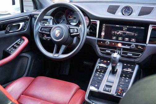 Carrara White Metallic 2023 Porsche Macan Macan