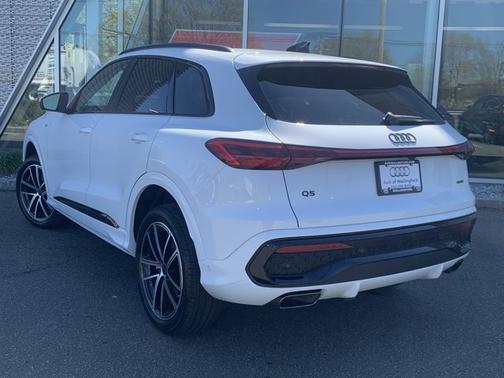 Glacier White Metallic 2026 Audi Q5 Premium Plus TFSI quattro S tronic