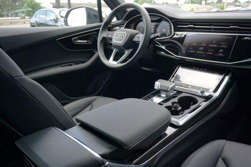 2025 Audi Q7 55 Premium Plus