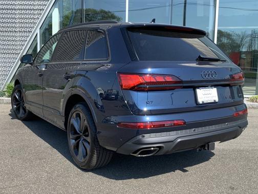 Waitomo Blue Metallic 2026 Audi Q7 55 Prestige