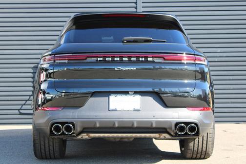 CHROMITE BLACK 2026 Porsche Cayenne Cayenne