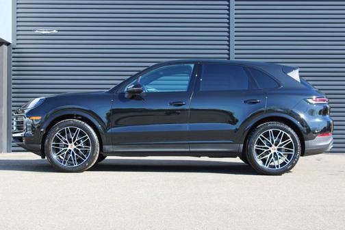 CHROMITE BLACK 2026 Porsche Cayenne Cayenne