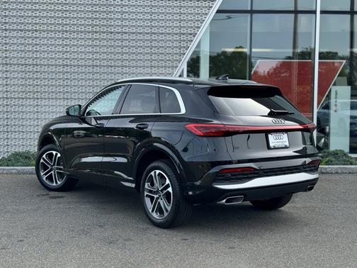 2025 Audi Q5 Premium