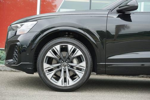 2025 Audi Q8 55 Premium Plus