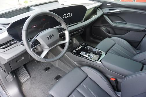 2025 Audi Q6 e-tron Prestige quattro