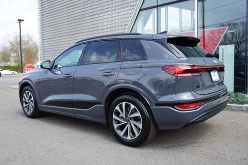 2025 Audi Q6 e-tron Prestige quattro
