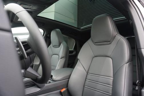 Chalk 2026 Porsche Cayenne Cayenne