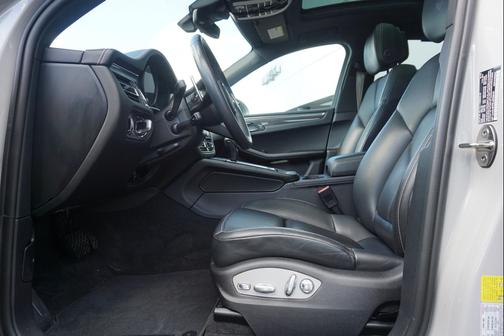 Chalk 2024 Porsche Macan Macan
