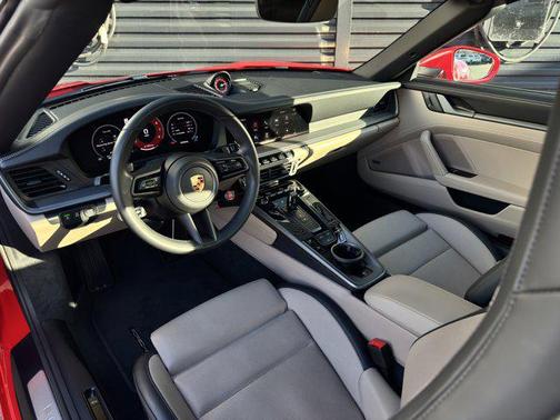 2025 Porsche 911 Carrera