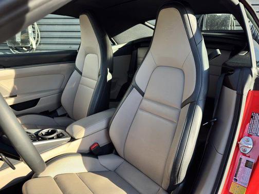 2025 Porsche 911 Carrera