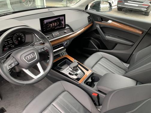 2023 Audi Q5 45 S line Premium Plus
