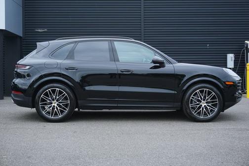 Black 2024 Porsche Cayenne Cayenne