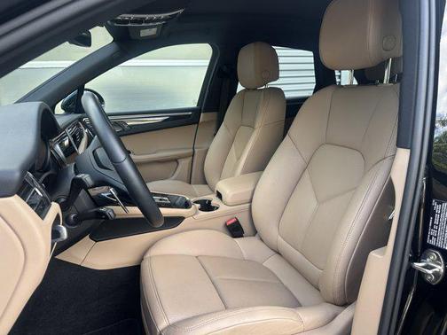 2025 Porsche Macan AWD