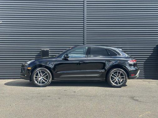 2025 Porsche Macan AWD
