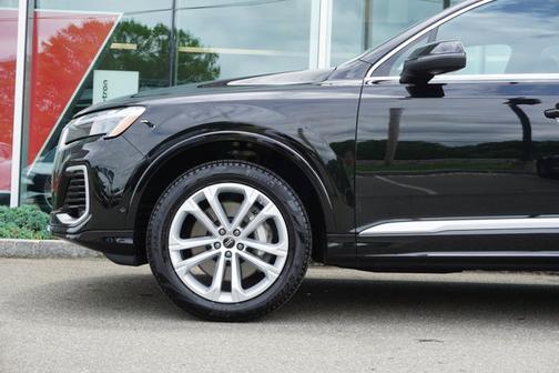 2025 Audi Q7 55 Premium Plus