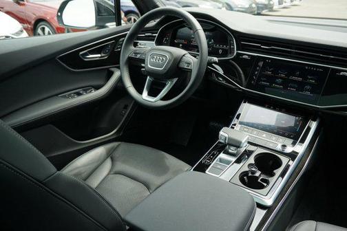 2025 Audi Q7 55 Premium Plus
