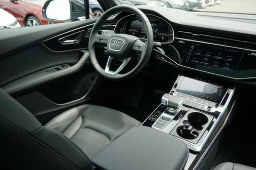 2025 Audi Q7 55 Premium Plus