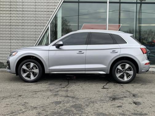 2022 Audi Q5 40 Premium Plus